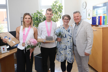 MACE SPREJEM PRI ŽUPANU 12 FOTO LJUBO VUKELIČ